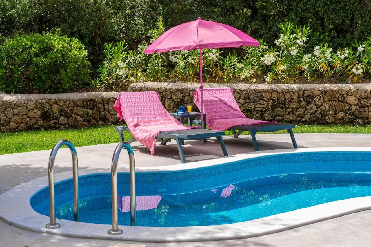 הוילה ספרטיה Koukla Retreat